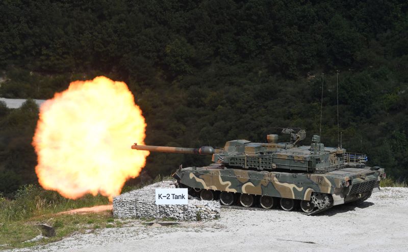 Poland to buy hundreds of South Korean tanks, howitzers after sending arms to Ukraine [Video]