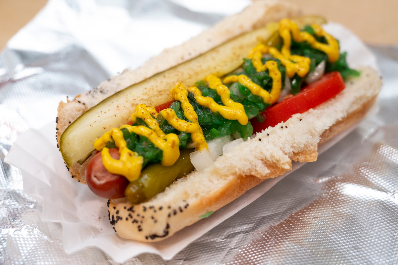 Michigans Best Local Eats: Try juicy Vienna beef dogs at Stacks Chicago Style Eats [Video]