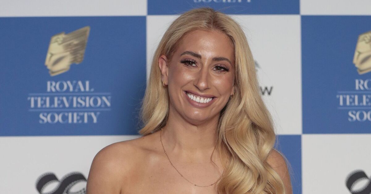 Stacey Solomon uses a simple coat hanger trick to make her bed look luxurious [Video]