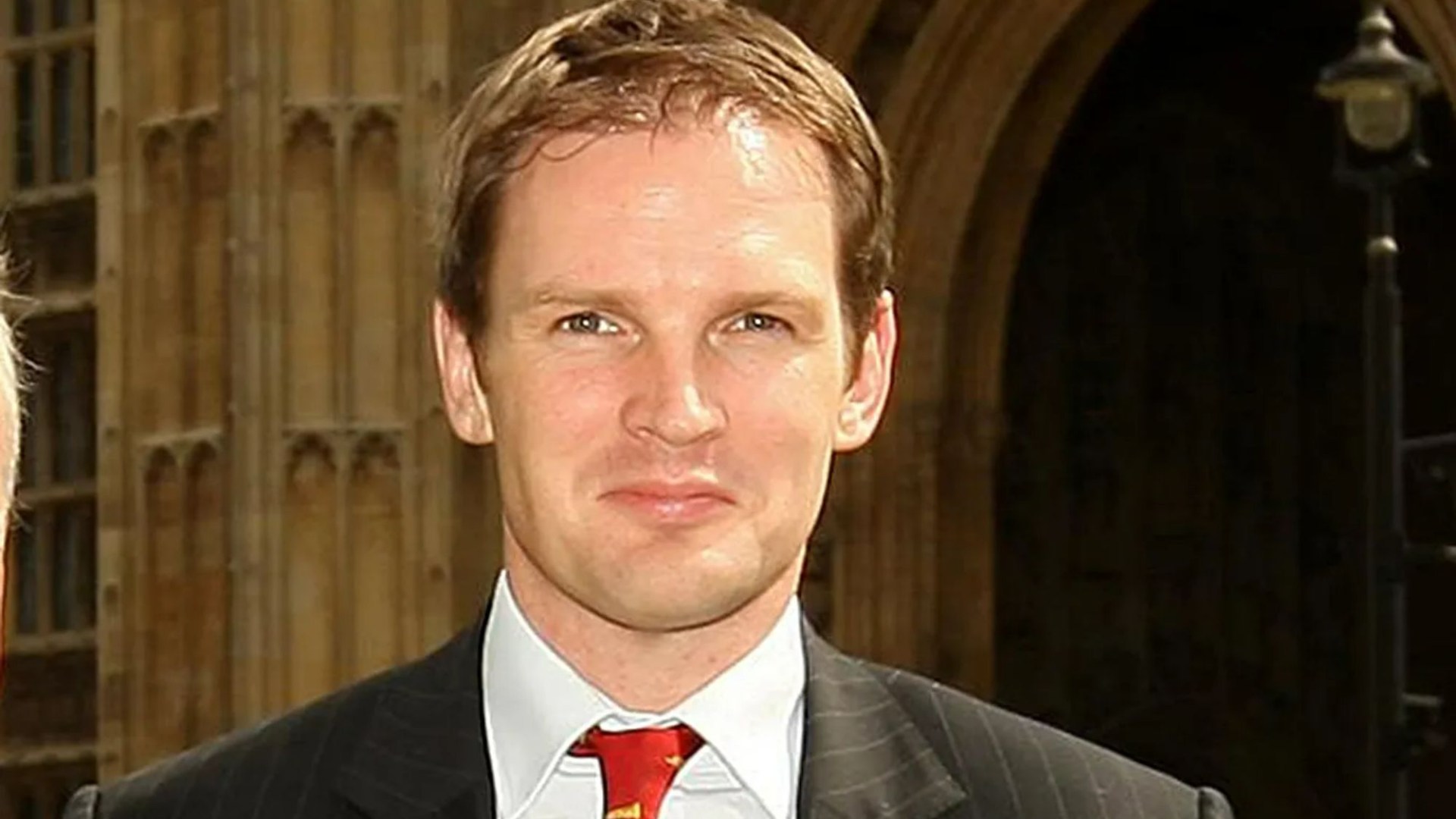 Top Tory MP Dan Poulter defects to Labour & accuses govt of failing the NHS [Video]