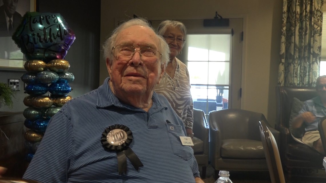 Arizona WWII vet shares war stories on 100th birthday [Video]