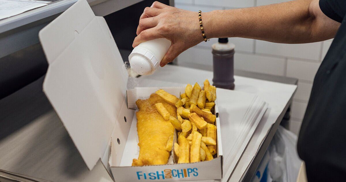 ‘I’m a doctor – here’s the one thing you should never get from the fish and chip shop’ [Video]