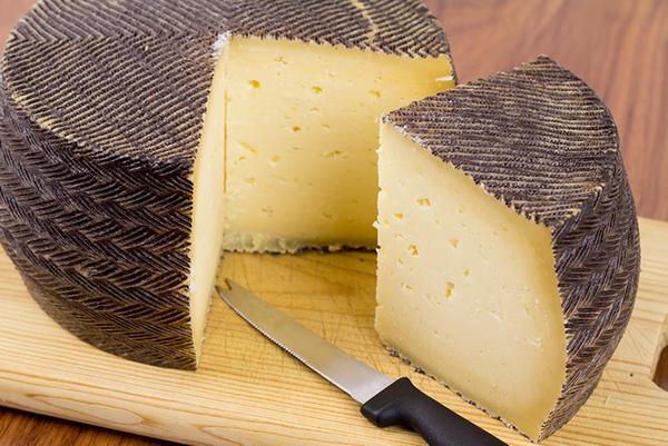 Revealed: These are the 60 best cheeses in Spain for 2024, according to a panel of experts – so how many have YOU tried? [Video]