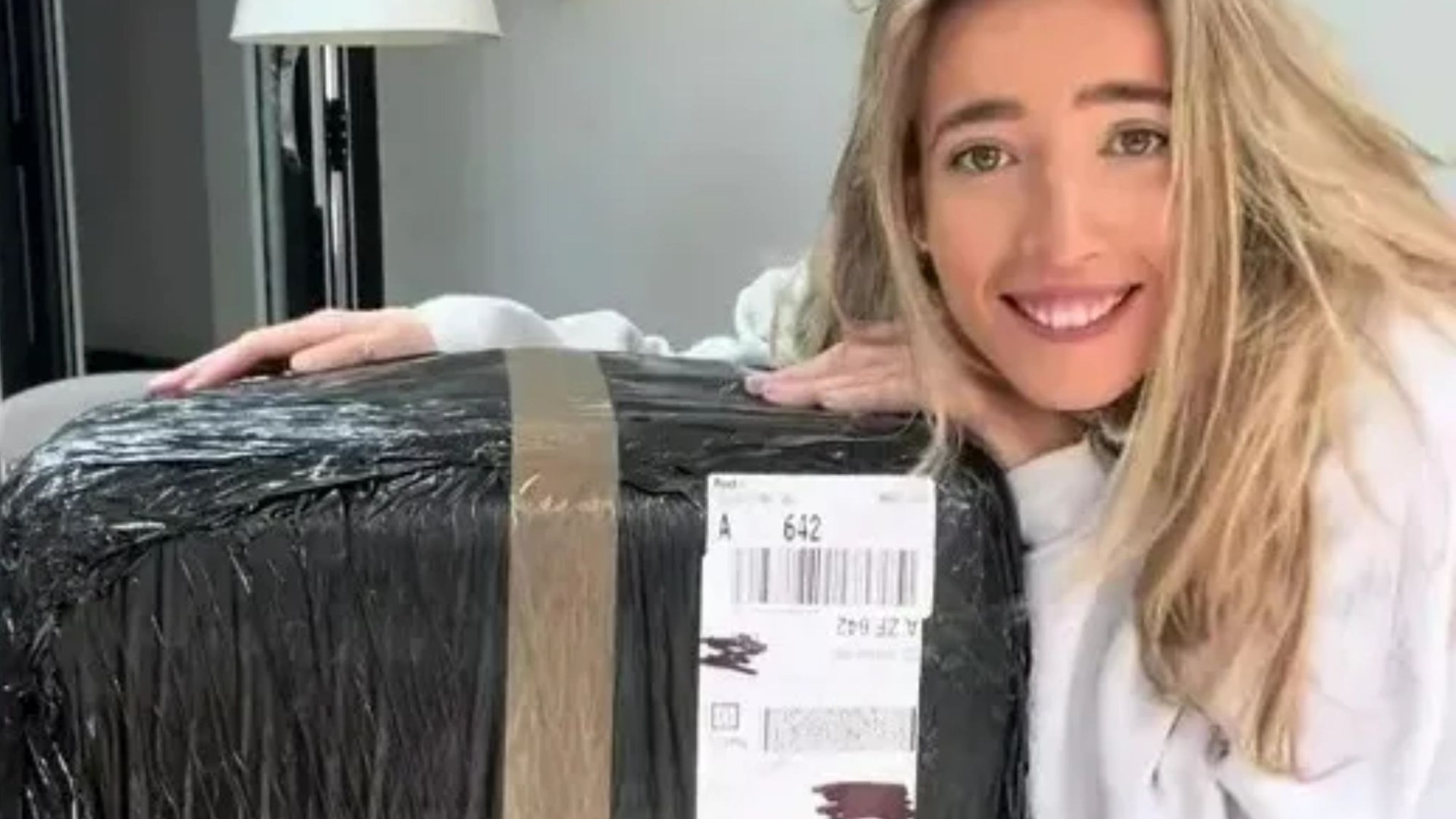 I bought a lost suitcase – I was shocked to find out how much the case itself was worth & even found a posh bag inside [Video]