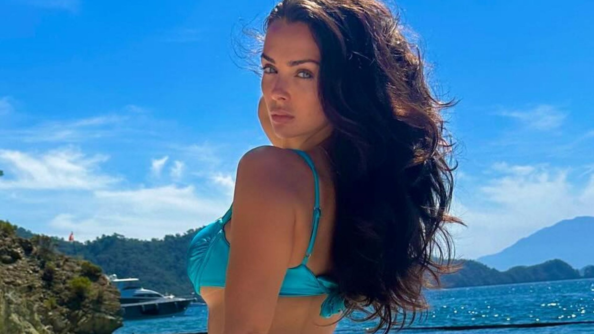 Love Island legend Kady McDermott strips down to tiny blue bikini as she soaks up the sun on Turkish holiday [Video]