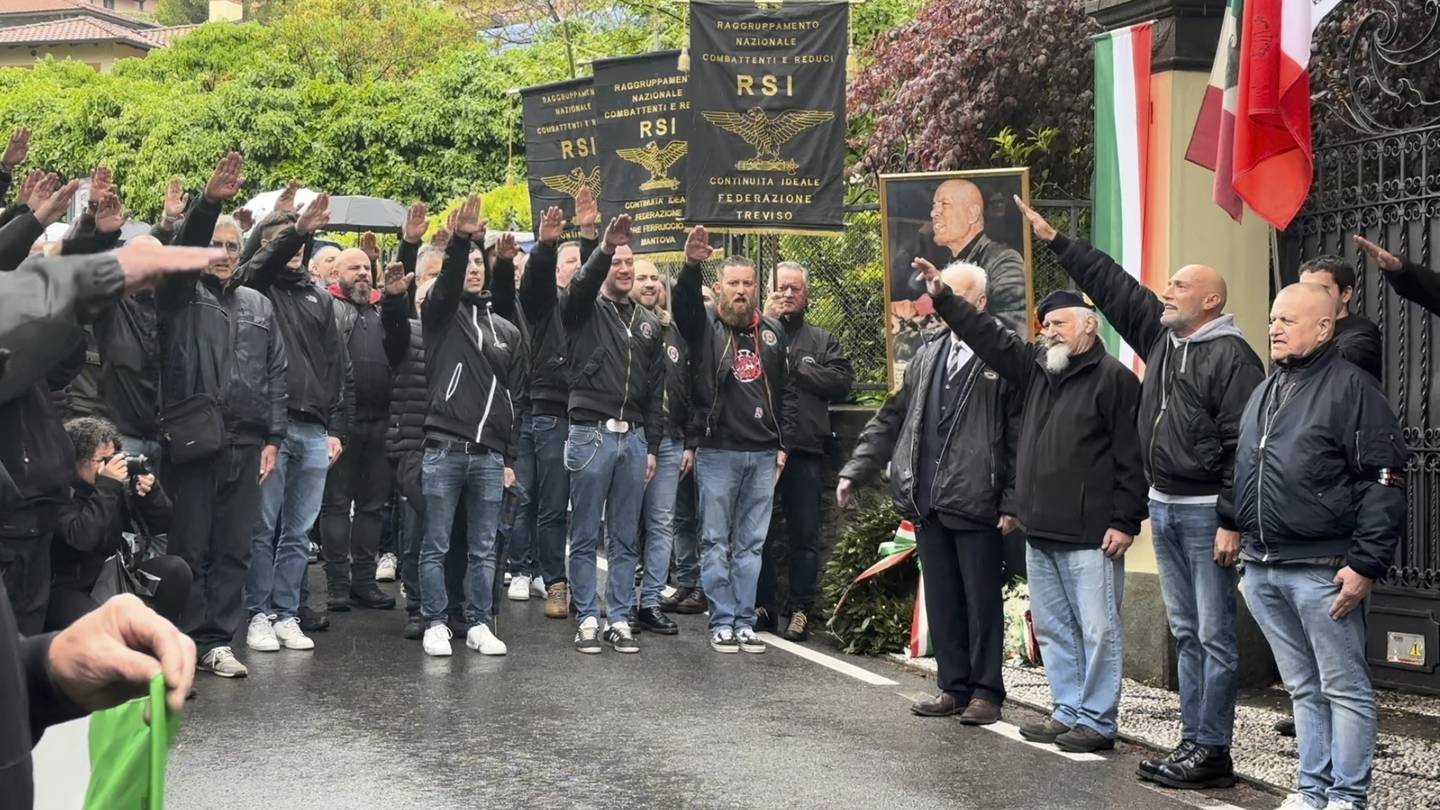 Dozens in Italy give a fascist salute on the anniversary of Mussolini’s execution  WFTV [Video]