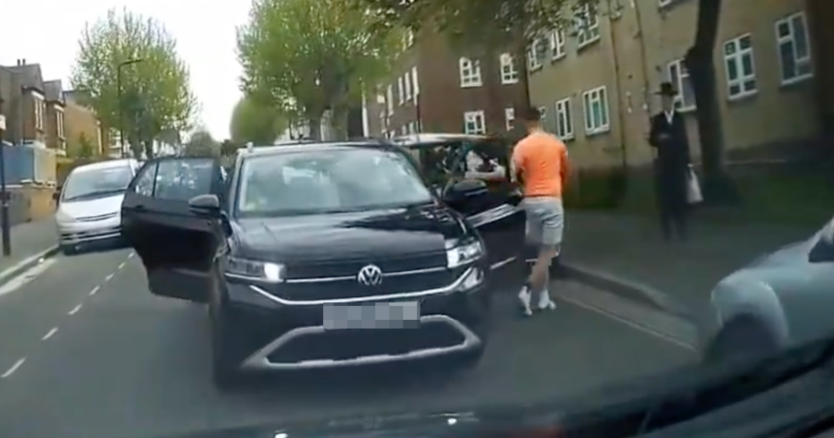 Four men ‘try to force Jewish man into car boot’ in London | UK News [Video]