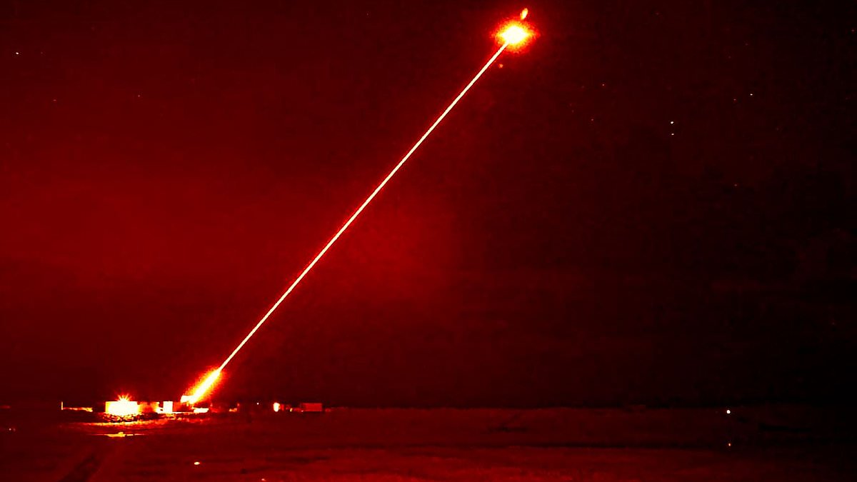 Military chiefs scramble to rush UK’s new laser ‘death ray’ into service amid fears over Russian missiles and drones – with hi-tech DragonFire system to be fitted to Royal Navy warships [Video]