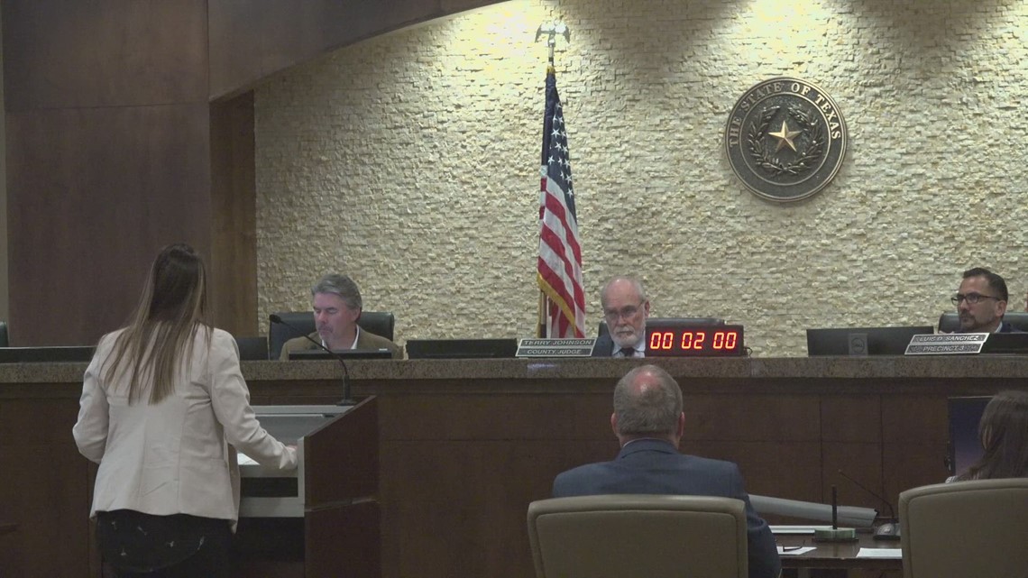 Midland County Commissioners Court adopts a new policy on private displays [Video]