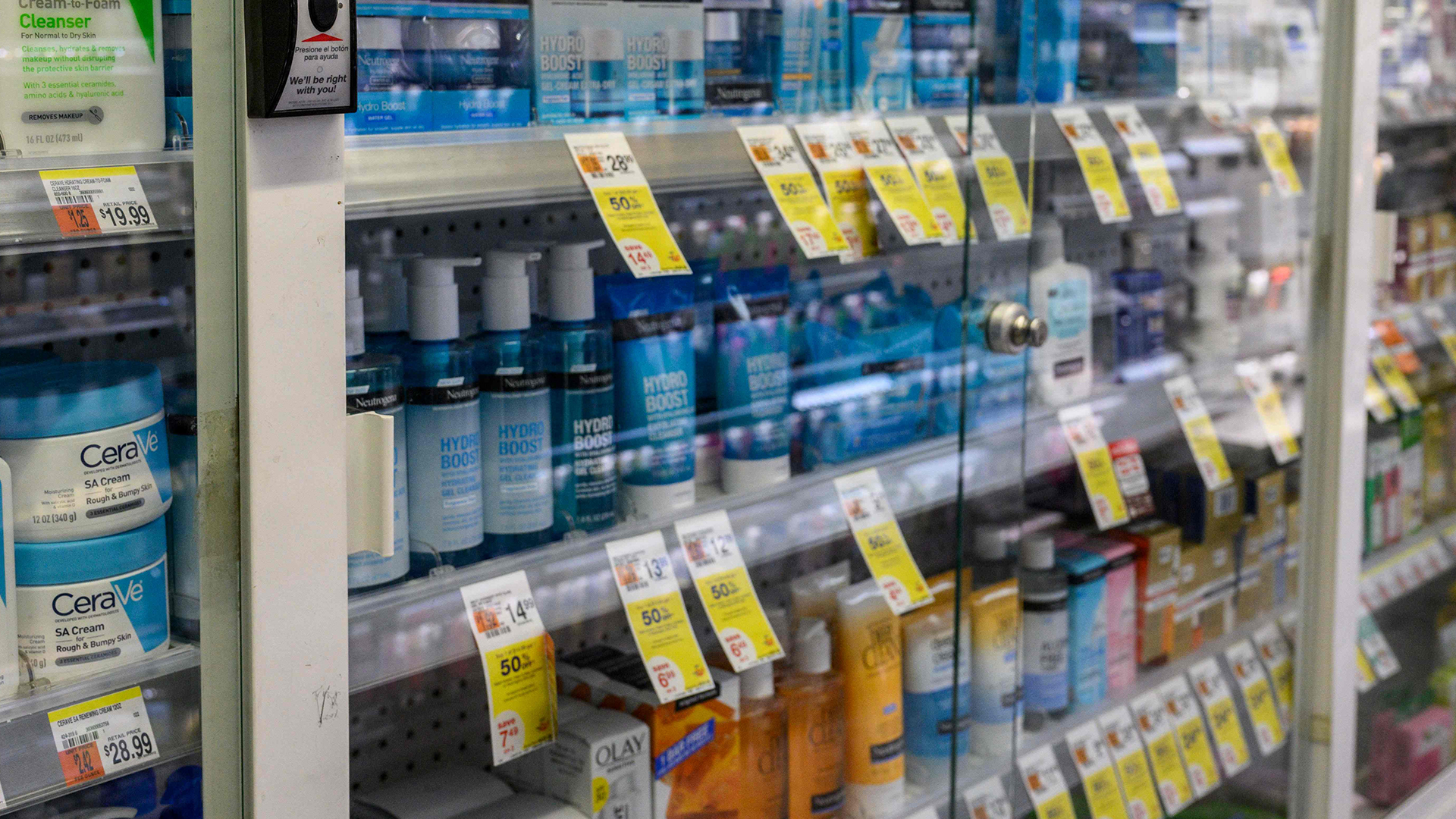 ‘It’s insanity,’ says CVS shopper finding single tube of toothpaste locked up – as multiple stores ‘1 step from closing’ [Video]