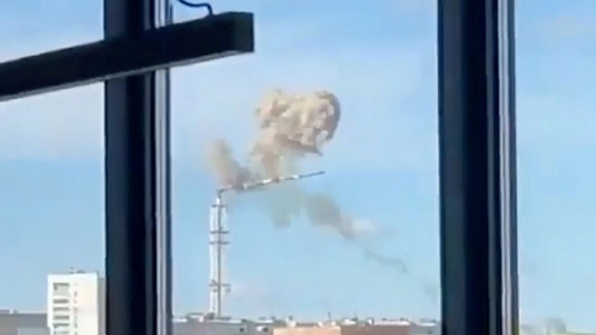 Moment 787ft TV tower snaps in half & smashes to ground in Kharkiv after Putin launches missile blitz on Ukraine city [Video]