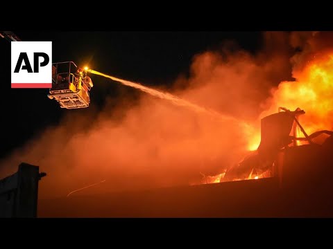Firefighters tackle blazes after Russian ballistic missile strike on Odesa, Ukraine [Video]