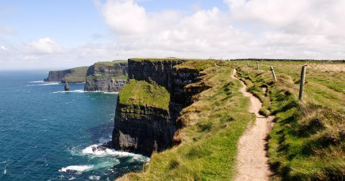 Young woman dies in horror fall from Ireland’s Cliffs of Moher | World News [Video]