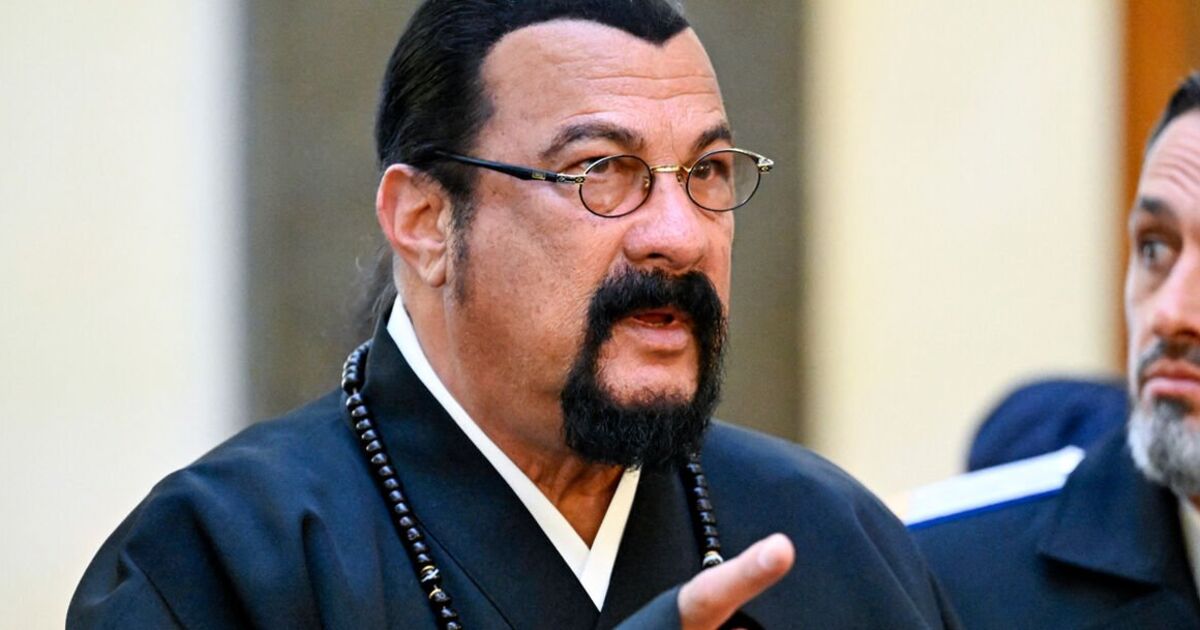 Steven Seagal turns up at Putin inauguration and gives worrying answers to probe | Celebrity News | Showbiz & TV [Video]