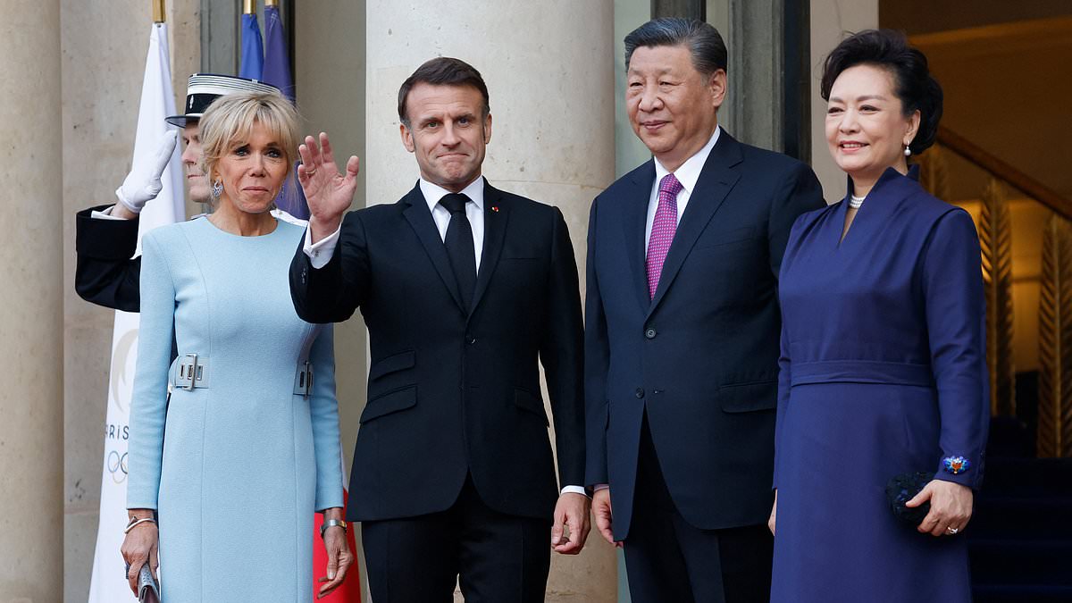 A French kiss! President Macron greetsChina’s Peng Liyuan with a peck on the hand as she and her husband President Xi Jinping attend state banquet in Paris [Video]