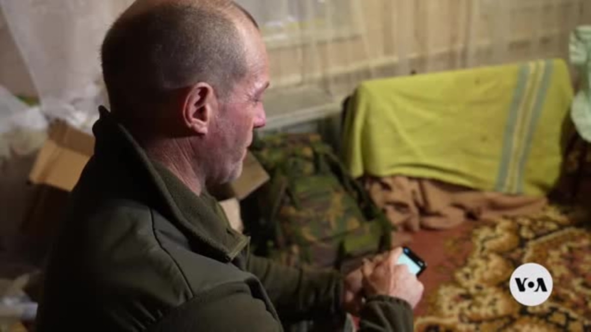 Former British carpenter works as combat medic in Ukraine [Video]