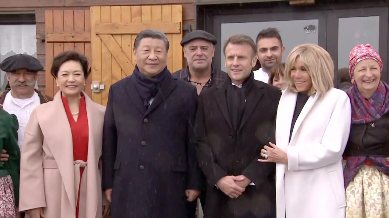 Xi, Macron and their spouses watch French folk dance performance [Video]
