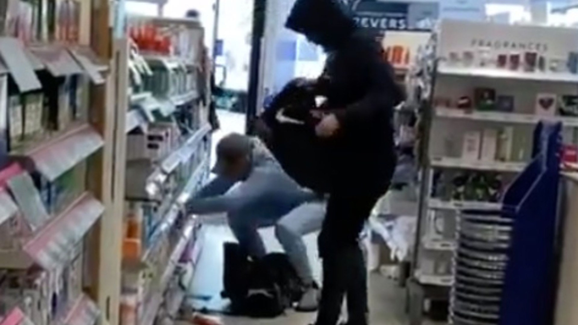 No wonder brazen shoplifting is on the rise… there’s no deterrent when the police don’t bother to investigate properly [Video]