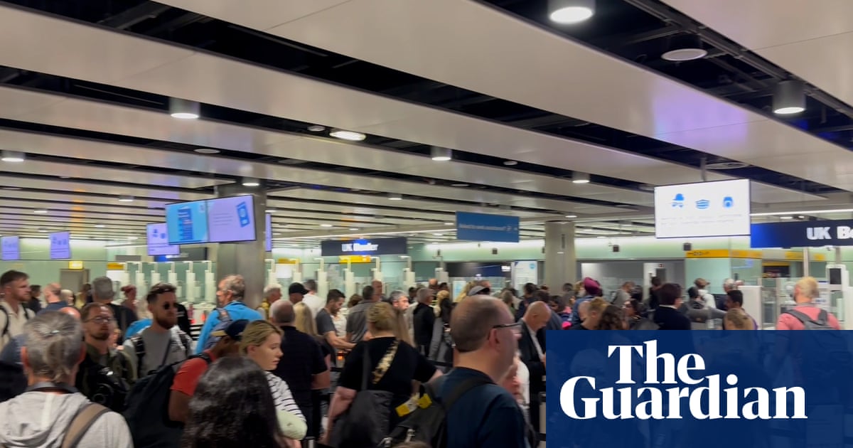 ‘Nothing ever works’: UK passengers delayed at airport passport control after e-gates fail  video | World news