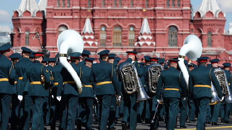 Live: Russia marks WW2 Victory Day with military parade in Moscow [Video]