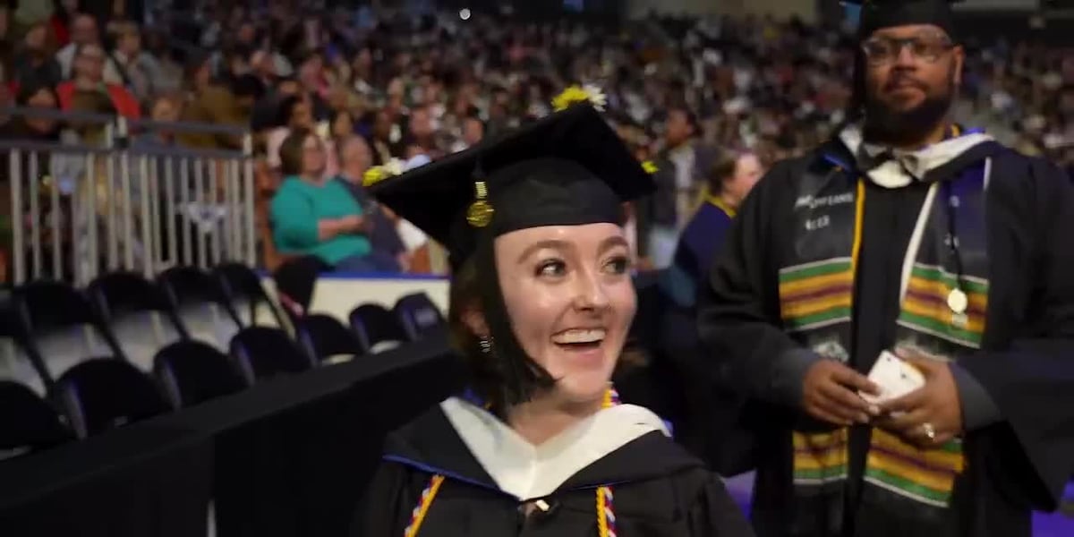 Woman without arms navigates college, earns bachelor’s degree [Video]