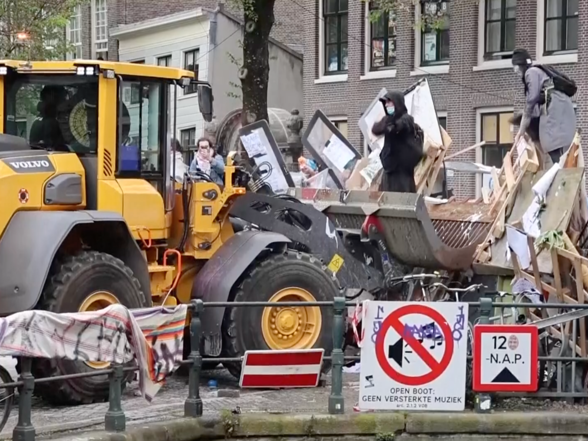 Dutch police bulldoze camp to break up anti-Gaza war student protest | Israel War on Gaza [Video]