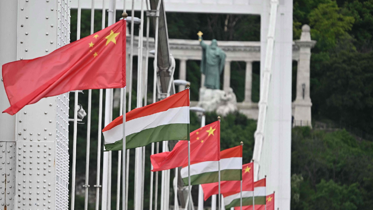 Live: Special coverage of welcome ceremony for Xi’s visit to Hungary [Video]