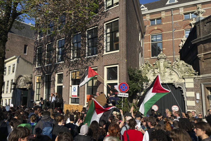 Police break up another protest by pro-Palestinian activists at the University of Amsterdam [Video]
