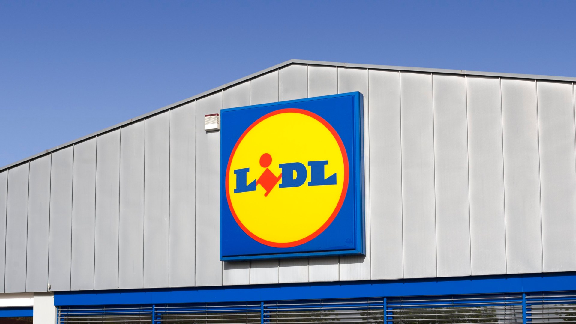 All the bargains hitting LidlIreland middle aisle today – includingvalue for money mopthat banishes bacteria [Video]
