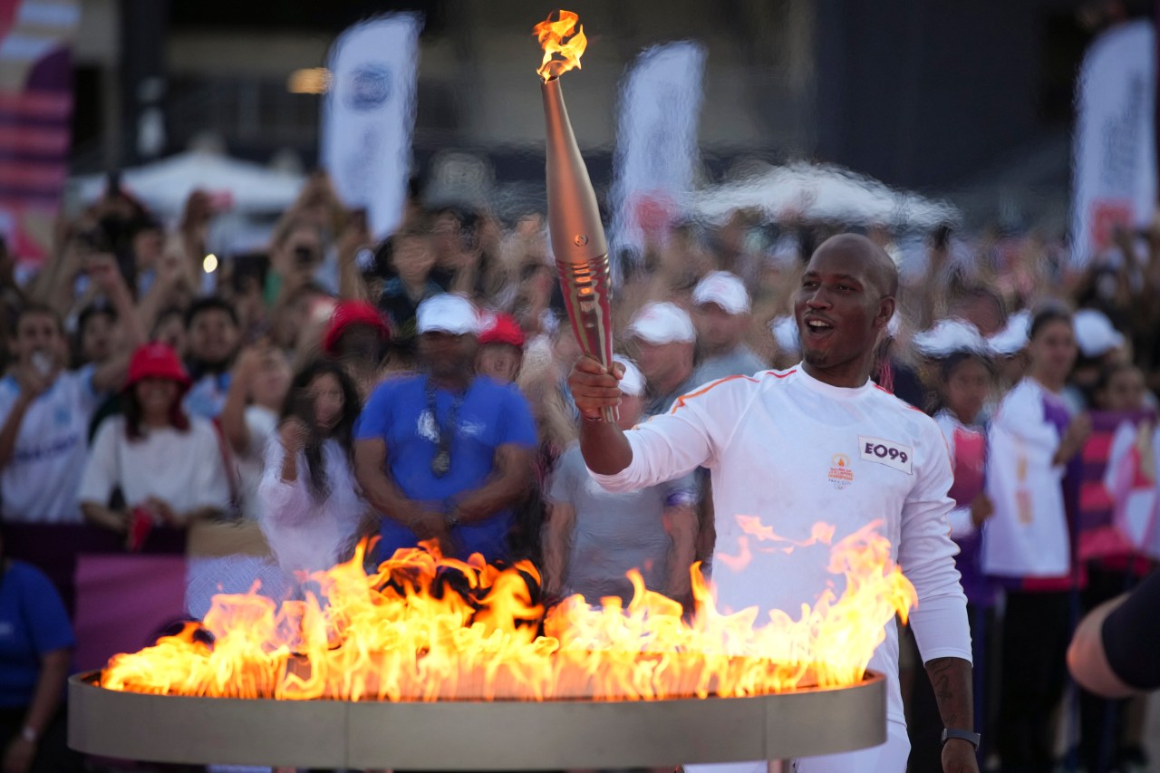 Torchbearers in Marseille kick off the Olympic flames journey across France | KLRT [Video]