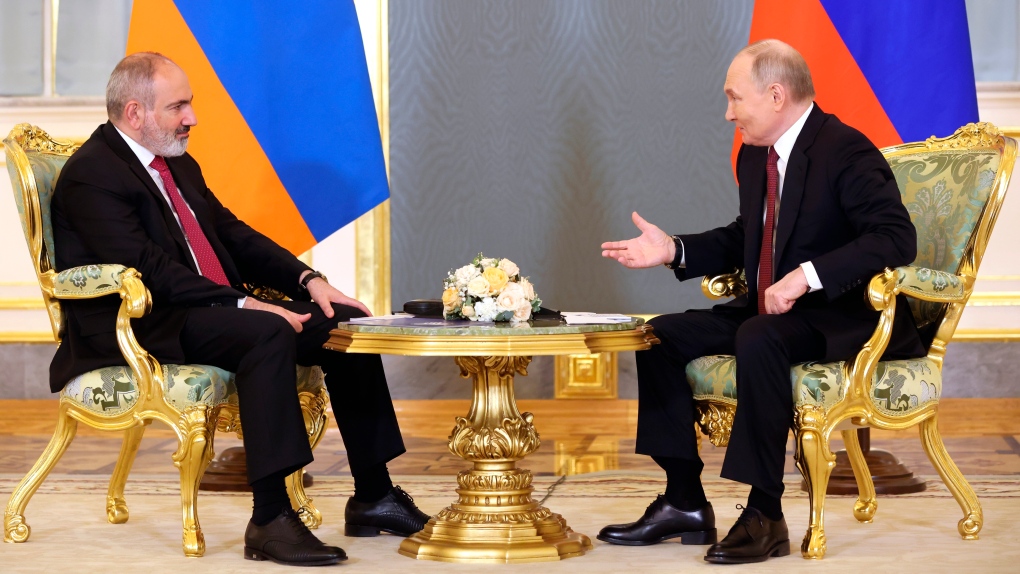 Armenian leader meets with Russia president [Video]