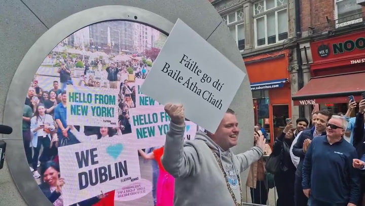 Dubliners wave to New Yorkers through portal connecting cities | News [Video]