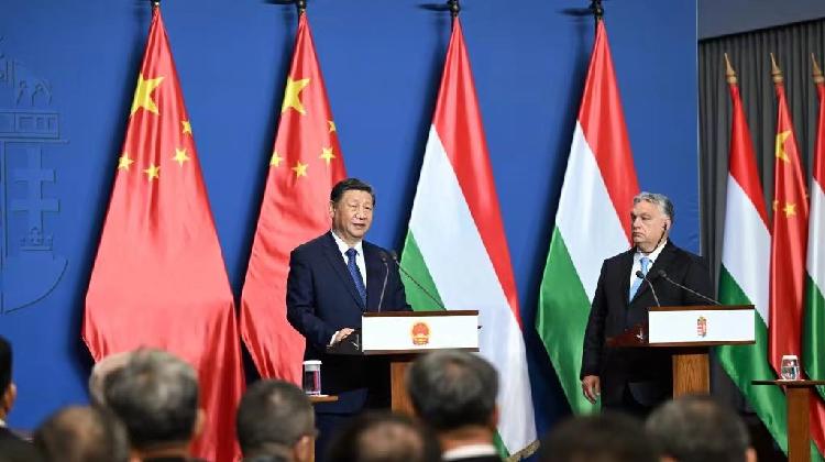 Xi, Orban jointly meet press in Budapest [Video]