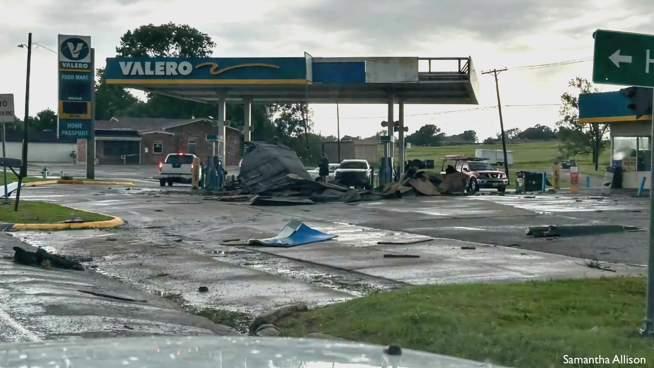 Updates: Tornado confirmed in Lamar County, damage in Grayson County – KTEN [Video]