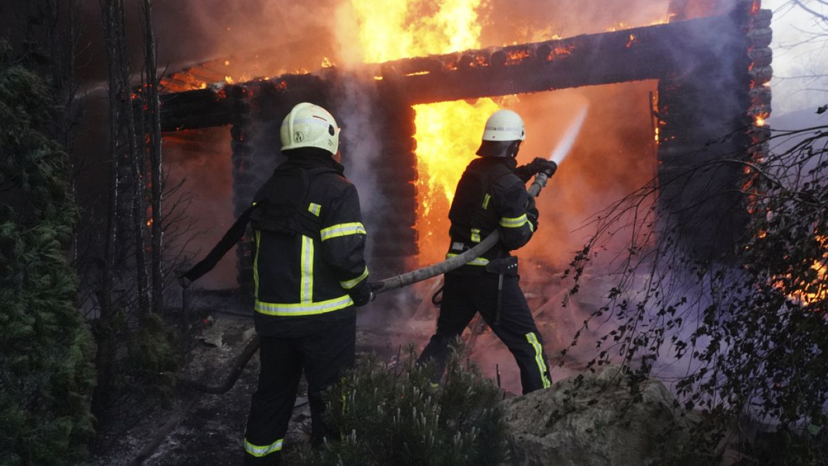 Video. Residential buildings catch fire following Russian strikes in Kharkiv [Video]