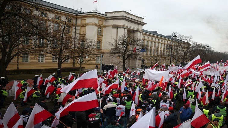Thousands of Polish farmers march against EU’s Green Deal – SABC News [Video]