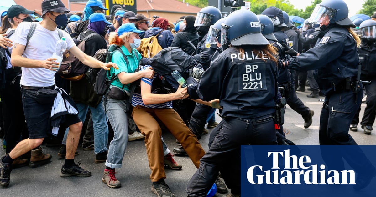 Germany: police clash with hundreds of climate protesters trying to storm Tesla plant  video | Technology