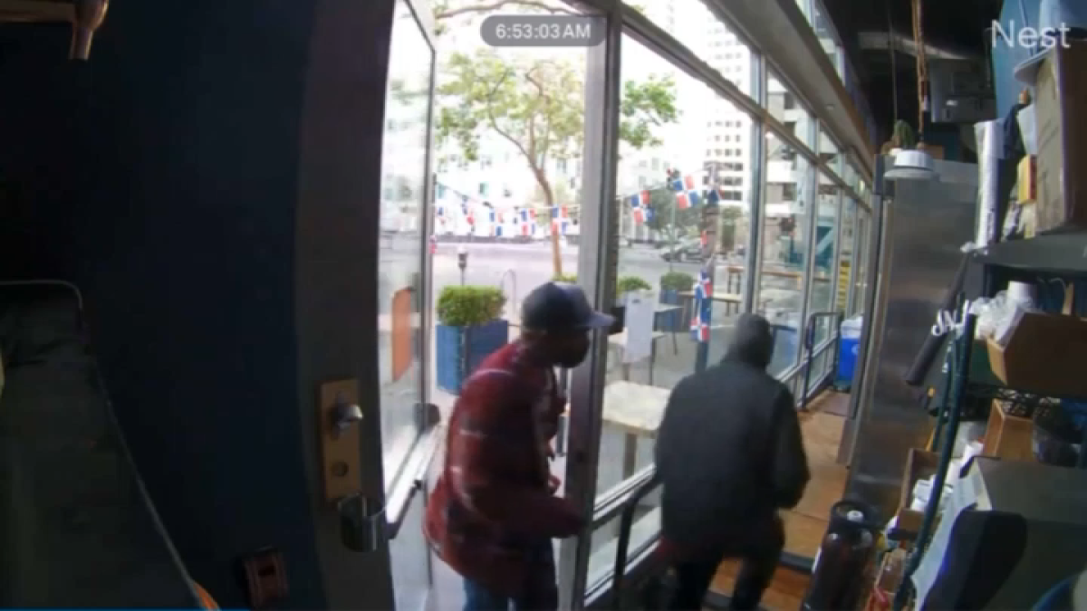 Thieves break into Oakland restaurant twice in one night  NBC Bay Area [Video]