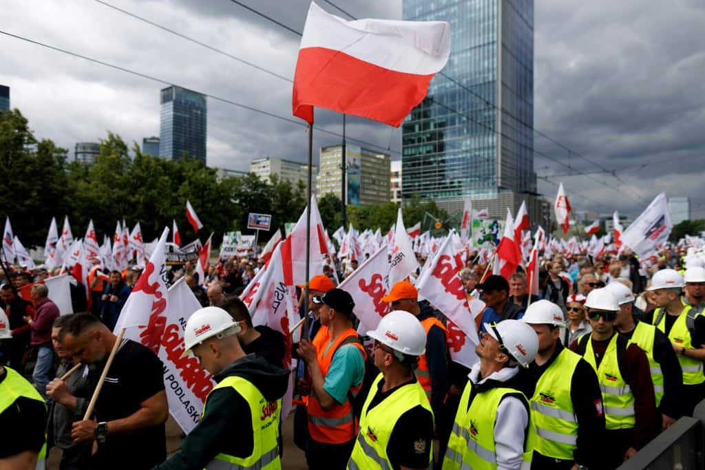 Polish farmers protest ‘harmful’ EU environmental rules [Video]