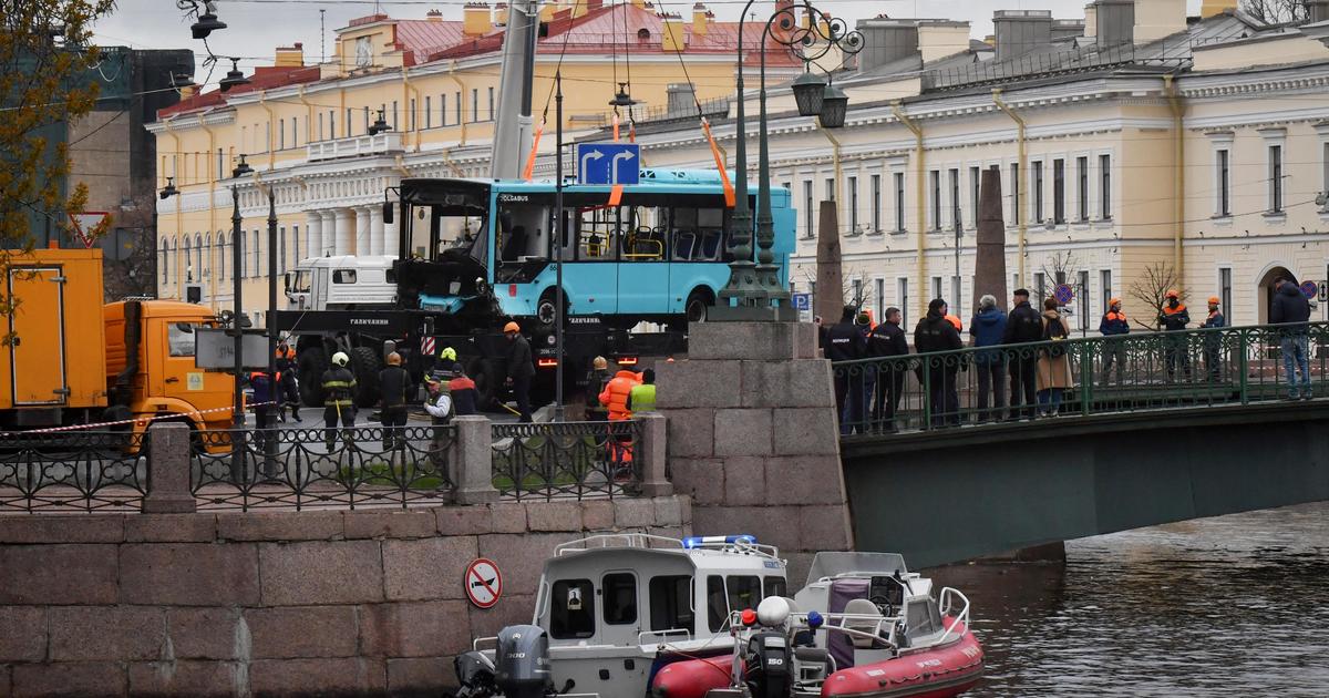 Video shows bus plunge off a bridge St. Petersburg, Russia, killing 7 [Video]