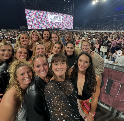 US Women’s Water Polo Team Attends Taylor Swift Concert At Olympic Venue [Video]