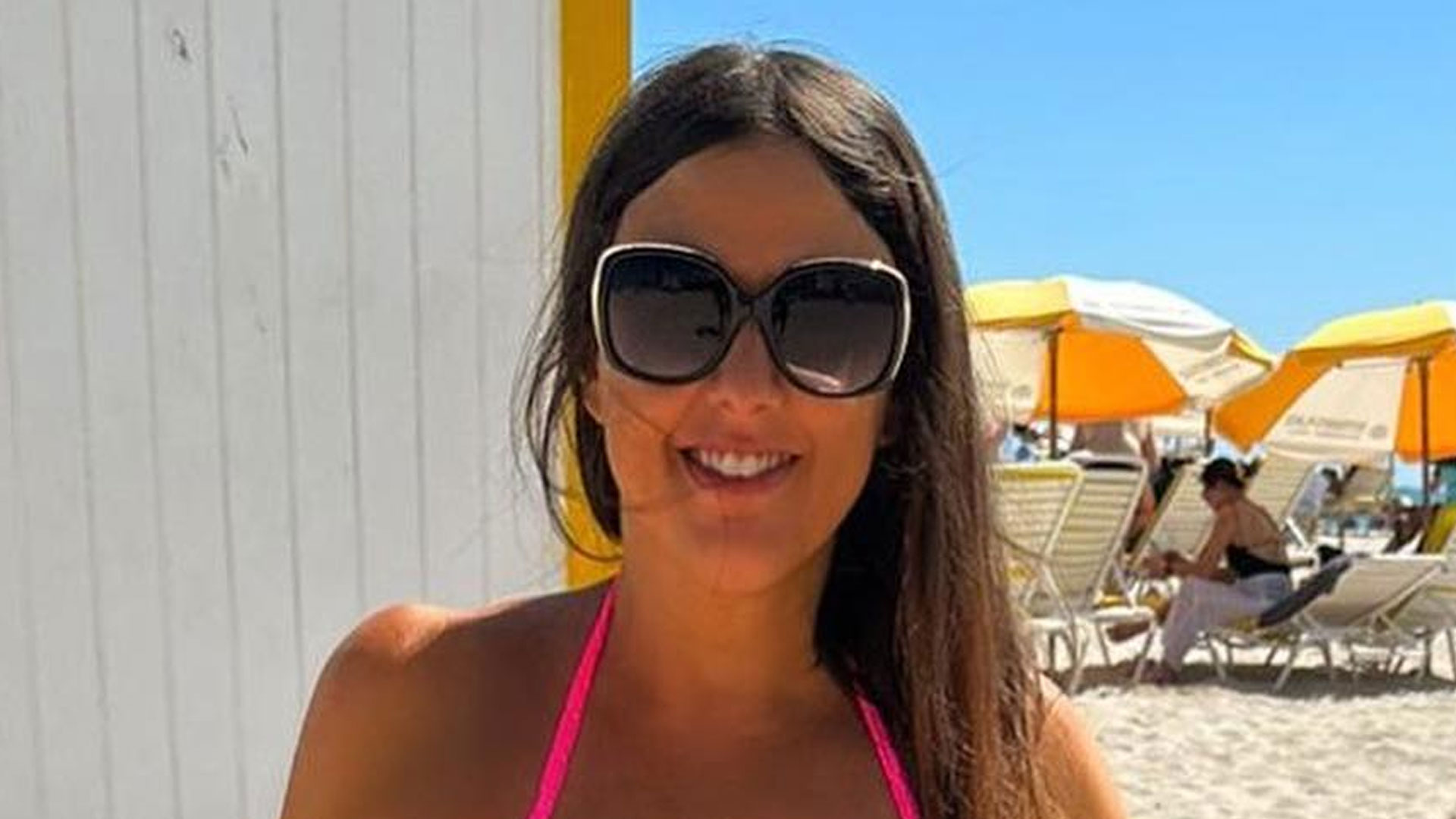 World’s sexiest ref Claudia Romani shows off her bum in stunning bikini as fans call her ‘amazingly sexy’ [Video]