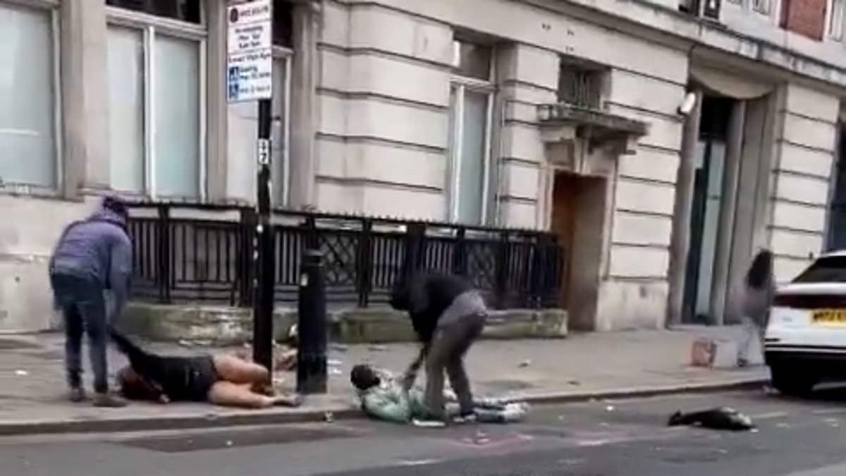 Horrific moment two people including a woman are violently mugged by thugs near London Euston station – leaving victims sprawled on the floor as capital is rocked by crime [Video]
