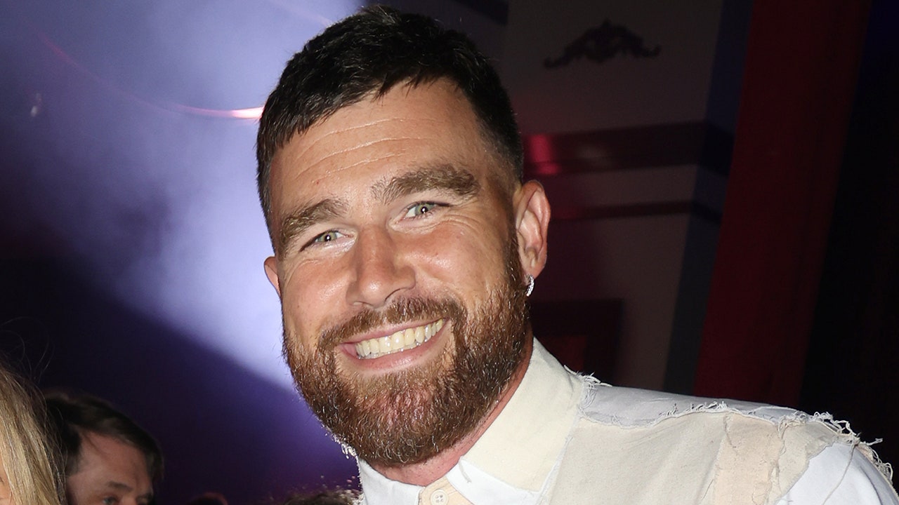 Travis Kelce spotted dancing in star-studded group at Taylor Swift’s Paris show [Video]