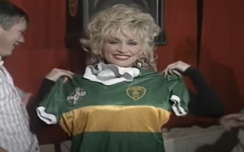 Dolly Parton at Pid  Ss Pub in Dingle, Co Kerry Ireland [Video]