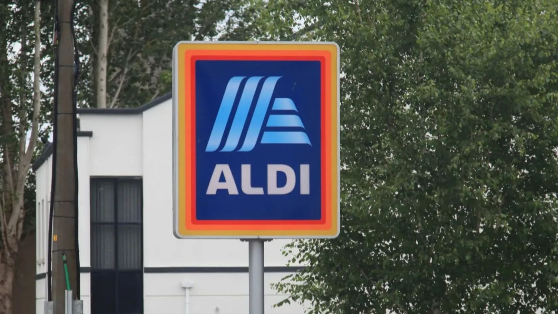 Major warning for thousands of Aldi Ireland customers as store confirms temporary closure & issues apology [Video]