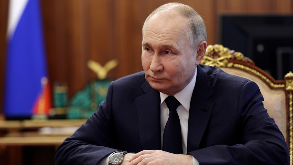 Video Putin shakes up cabinet, replacing defense minister as war in Ukraine grinds on [Video]