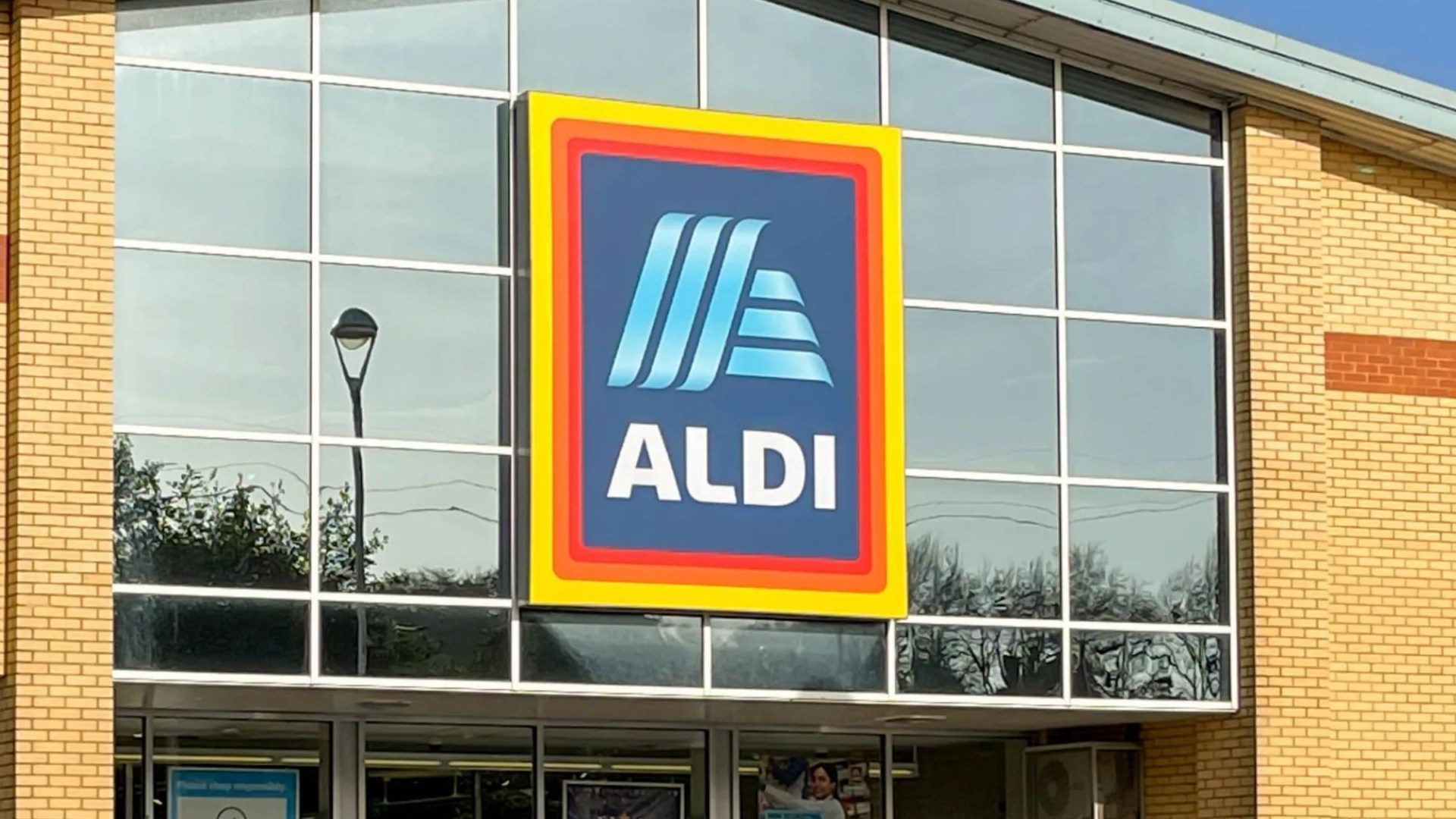 Aldi Ireland set to sell game-changing heatwave car staple for just 6.99 – and it boasts two benefits [Video]