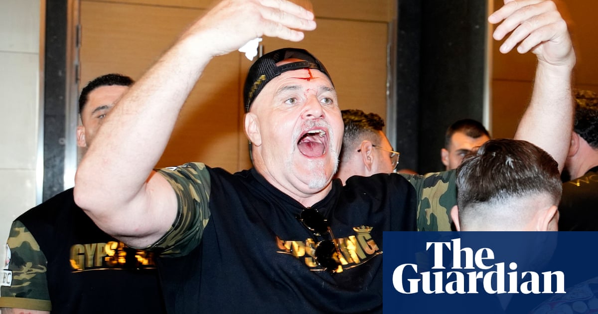 John Fury left bloodied after butting member of Usyk’s team video | Tyson Fury