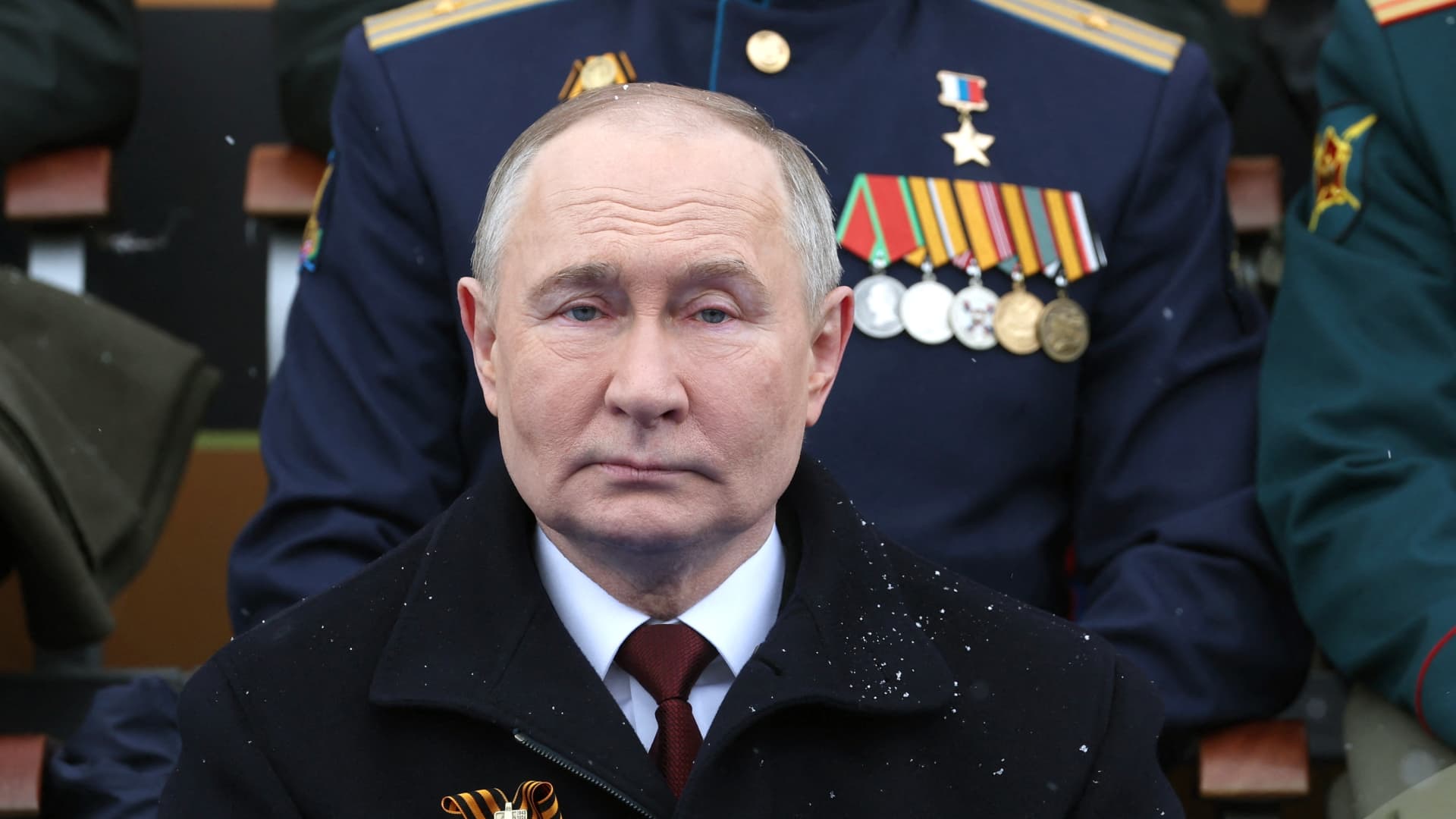Putin replaces Russia’s defense minister with civilian economist [Video]
